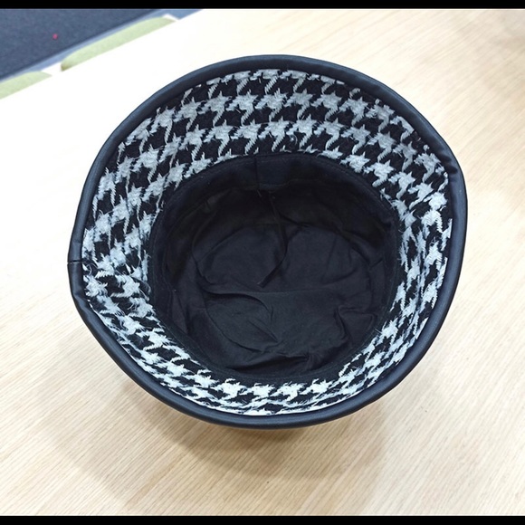 Black and white houndstooth bucket hat - Picture 4 of 6